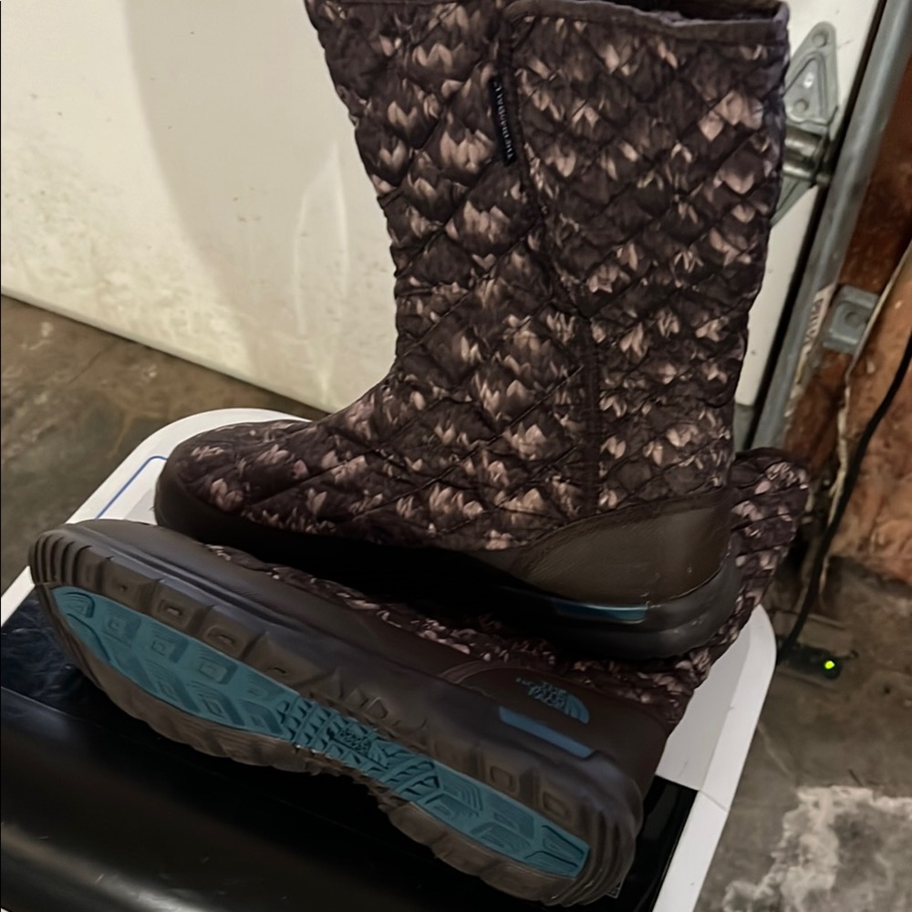 The North Face Women's Quilted Boots - Brown